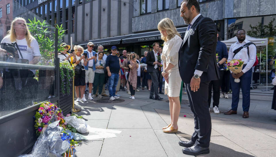 Ordfører i Oslo Anne Lindboe og stortingspresident Masud Gharahkhani under en minnemarkering på treårsdagen for terrorangrepet 25. juni på Rosenkrantz' gate i Oslo.
