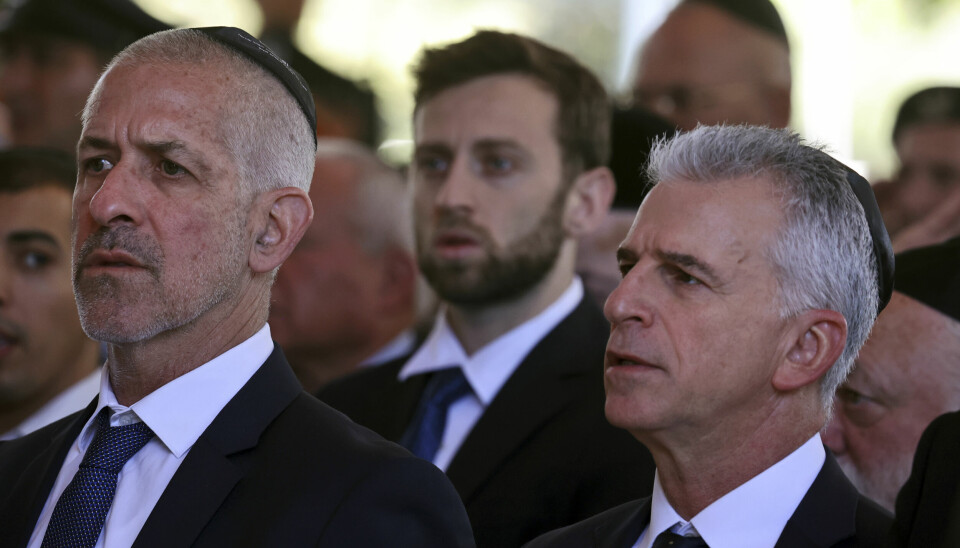 Mossad-sjef David Barnea (t.h.), her avbildet i fjor sammen med den nylig avgåtte sjefen for etterretningstjenesten Shin Bet.