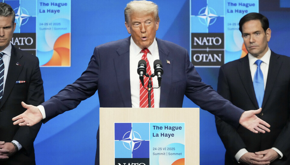 President Donald Trump på på onsdagens pressekonferanse i Haag etter Nato-toppmøtet. Han er flankert av forsvarsminister Pete Hegseth (t.v.) og utenriksminister Marco Rubio.