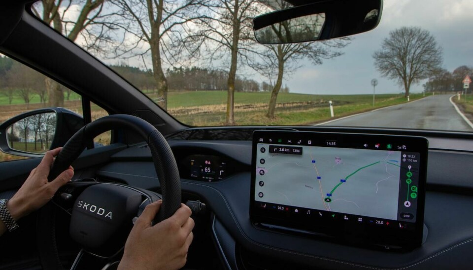 Skoda Enyaq har nyeste versjon av Travel Assist, som benytter skytjenester for å planlegge veien videre.