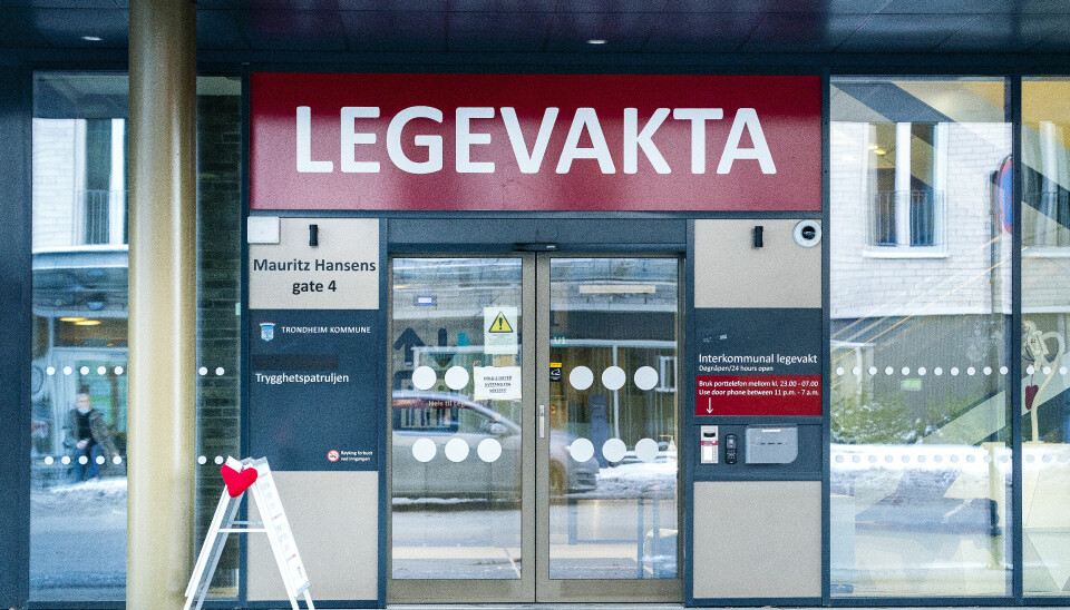 Legene har ifølge kommunen vært sykmeldt her fra legevakten i Trondheim, samtidig som de har arbeidet for fullt i egen praksis.