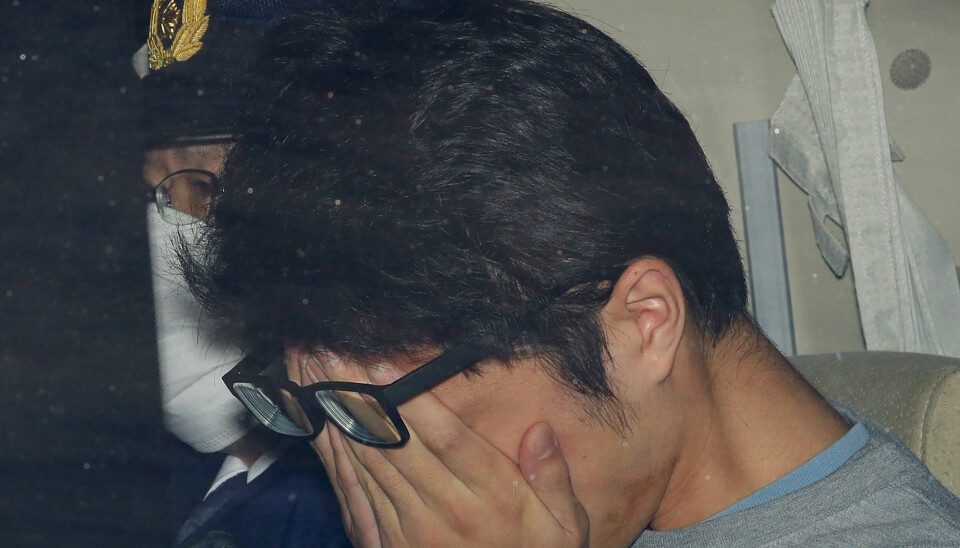 Takahiro Shiraishi avbildet idet han forlater en politistasjon i en Tokyo-forstad i november 2017.