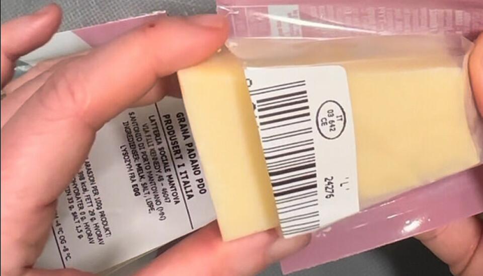 Enkel triks som pakker osten i emballasjen den kom i.