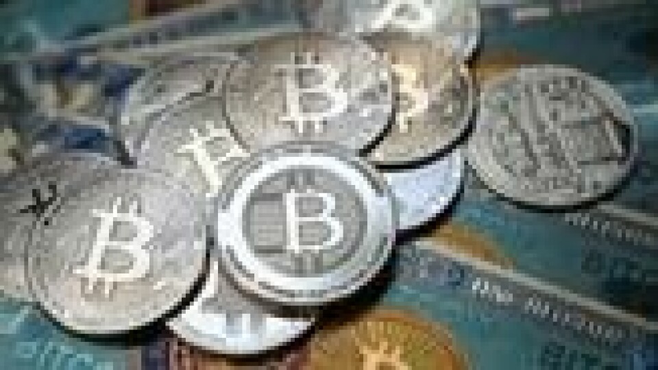 Kvinnen skal ha overført bitcoin til en verdi av over 100 000 norske kroner. Illustrasjonsfoto. Kvinnen skal ha overført bitcoin til en verdi av over 100 000 norske kroner. Illustrasjonsfoto. Foto: Ozan Kose / AFP / NTB