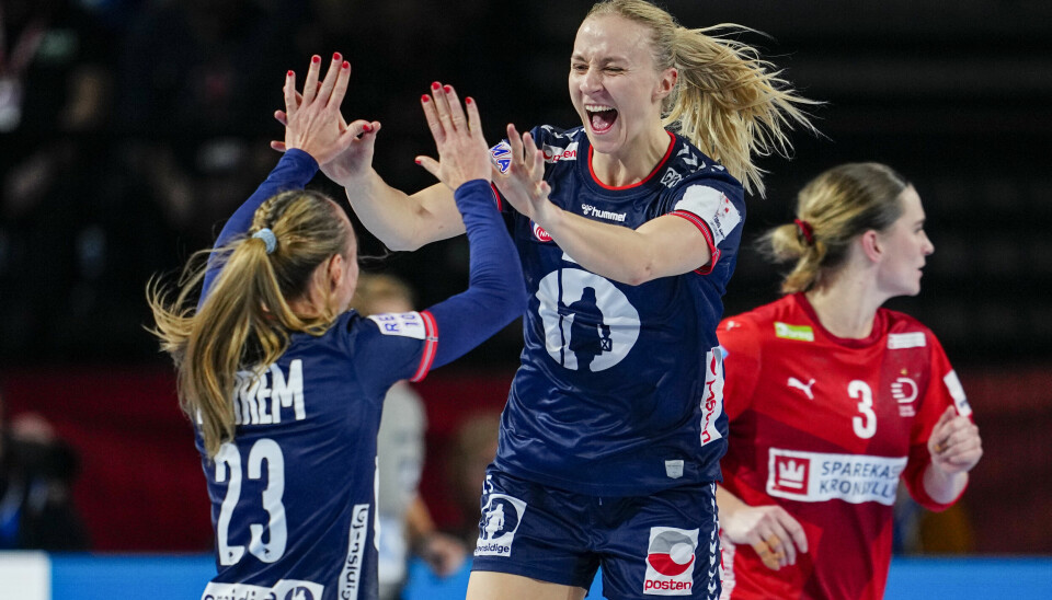 Henny Reistad jubler i Norges EM-finale mot Danmark i desember i fjor.