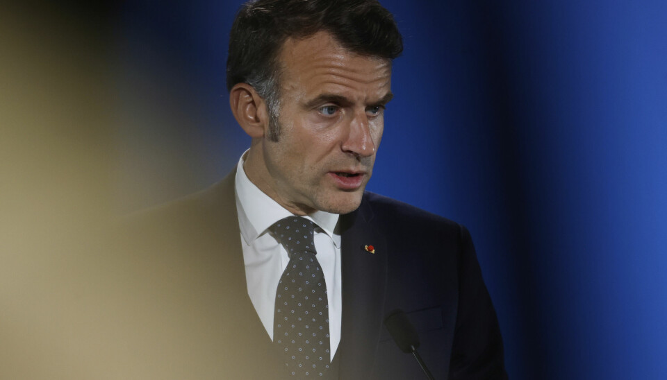 Frankrikes president Emmanuel Macron hyller fredsavtalen.