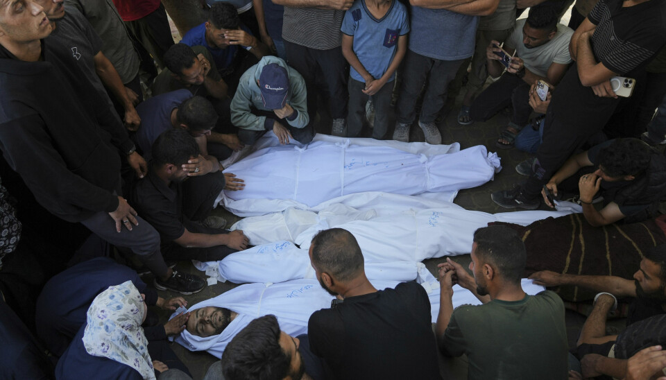 Minst 49 palestinere er drept i israelske angrep på Gazastripen det siste døgnet, opplyser sykehusene som har tatt imot ofrene. Bilal Abu Amsha og fire andre familiemedlemmer ble drept i et angrep.