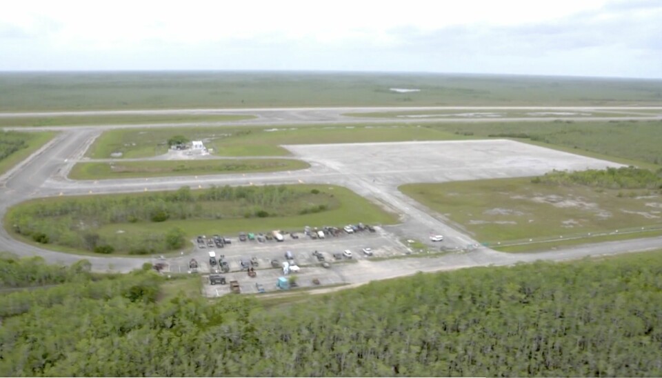 En avsidesliggende flyplass i Everglades gjøres om til et midlertidig senter for migranter.