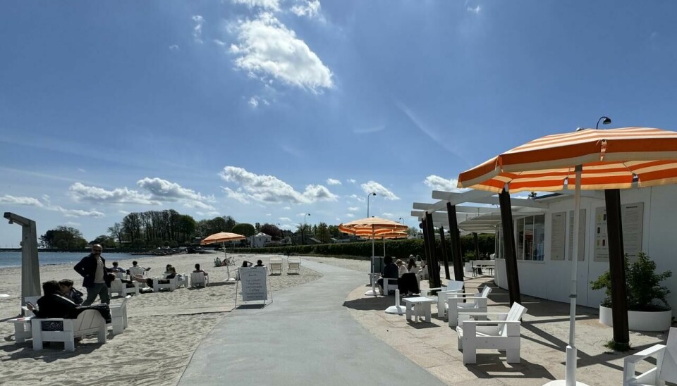 På den flotte stranden Bellevue strandpark rett nord for byen finner du Wulff & Konstali Beach Bar og kafeen Wulff & Konstali Bellevue. Sistnevnte ligger i Bellevue Teatret, ett av Arne Jacobsens hovedverker.