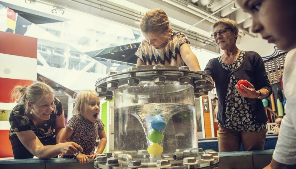 Experimentarium i Hellerup er et strålende og relativt nytt vitenskapssenter. Husk skift til de små, og gå ikke glipp av den interaktive kinoen.