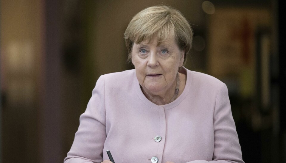 Tidligere forbundskansler Angela Merkel retter kritikk mot sine egne i det konservative CDU for beslutningen om å avvise asylsøkere på grensen.