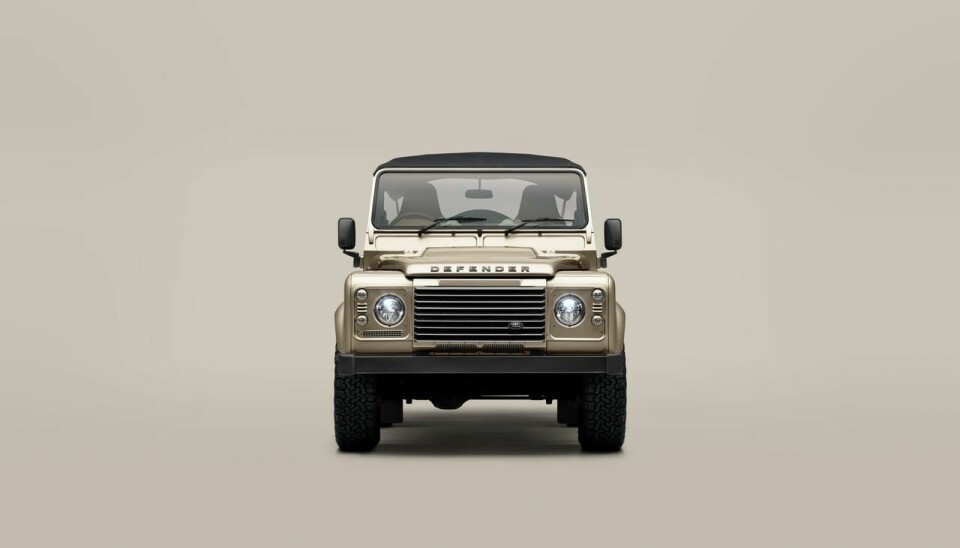 Prisen på Land Rover Classic Defender V8 Soft Top kommer nok til å ligge rundt fire millioner kroner her i landet, men for noen vil det være den ultimate drømmebilen.