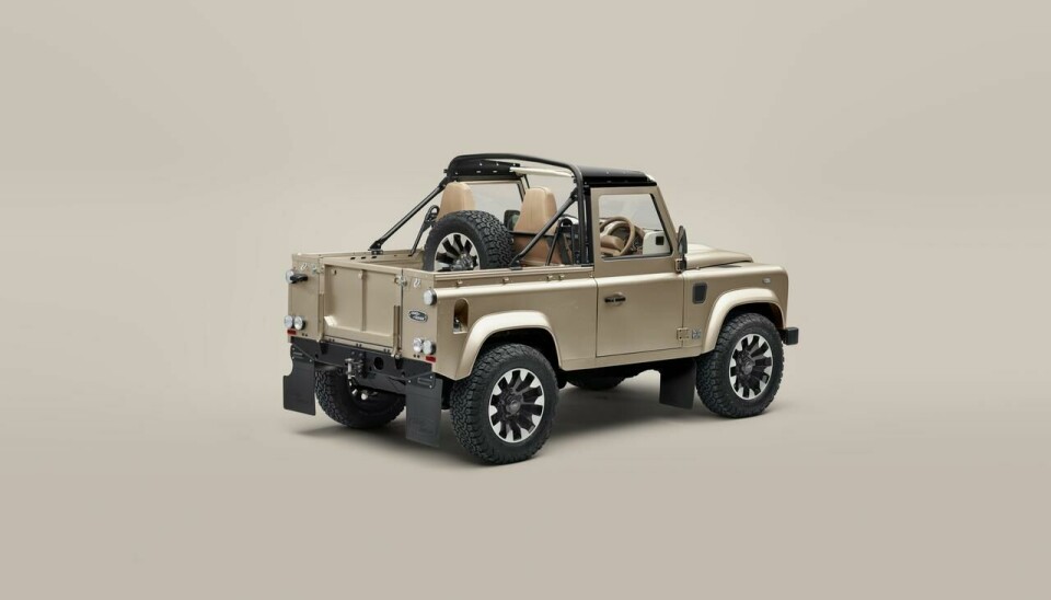 Alt på Land Rover Classic Defender V8 Soft Top skal ifølge produsenten oppleves som «autentisk», ned til knappene på kanvasen.
