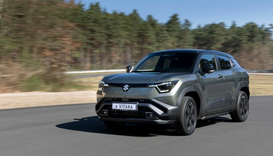 Suzuki e Vitara priser seg like under tvillingmodellen Urban Cruiser fra Toyota.