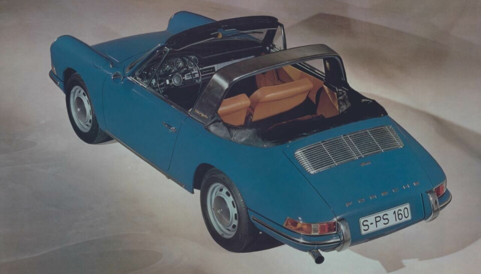 Porsche 911 Targa var de første årene en kabriolet med veltebøyle, men den faste bakruten dukket opp i 1969 og har vært der siden.
