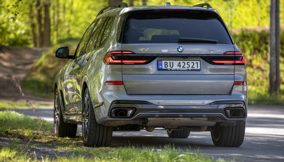 Skjøten nede på bakluken røper at X7 har en todelt løsning, ikke ulikt Range Rover.