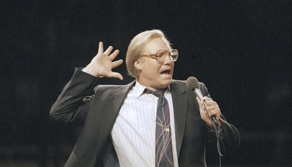 Den karismatiske TV-predikanten Jimmy Swaggart er død i en alder av 90 år. Her er han fotografert under en preken han holdt i Los Angeles i mars 1987.