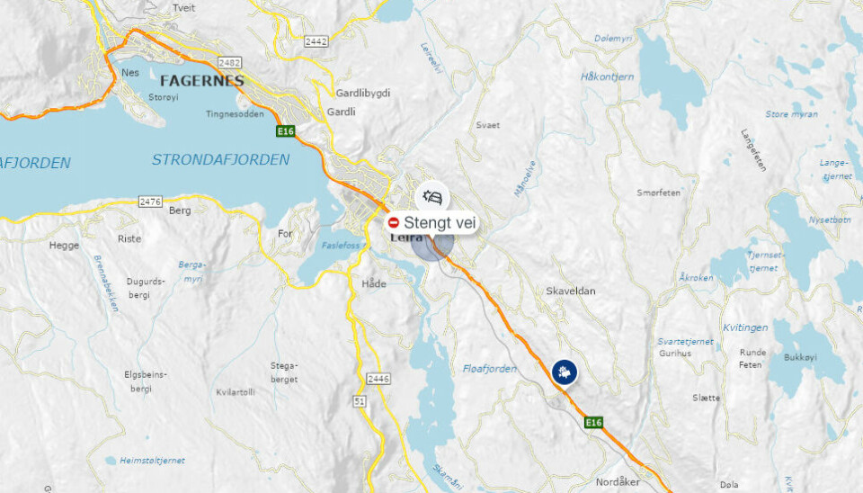E16 ble stengt på grunn av ulykken.