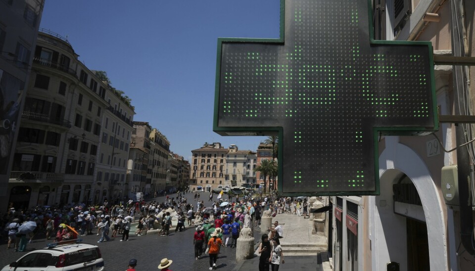 Et termometer på et apotek i Roma viser 39 grader tirsdag.