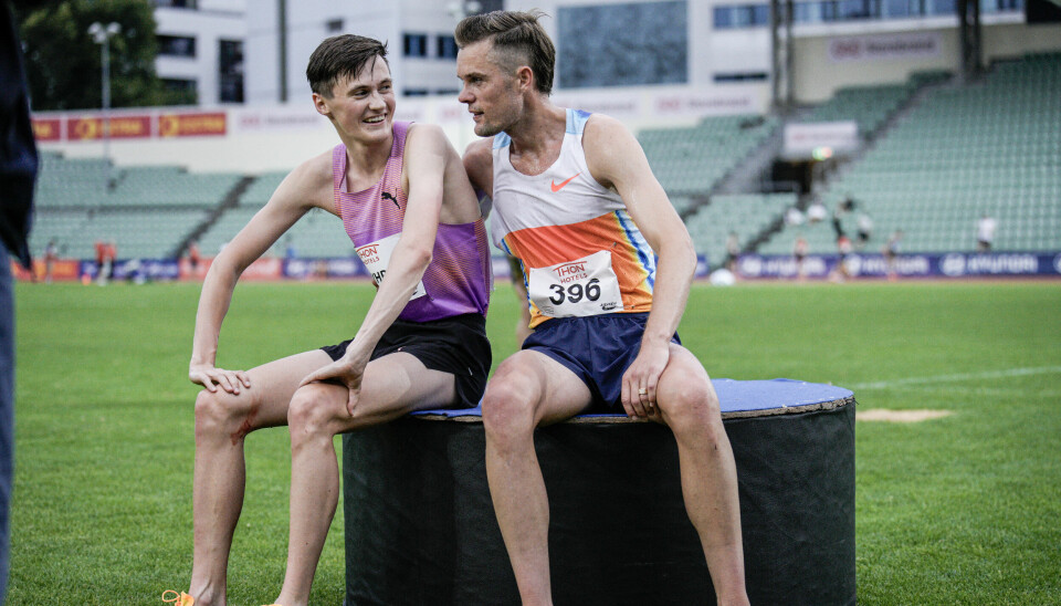 Filip Ingebrigtsen (t.h.) og Magnus Tuv Myhre (t.v.) etter 5000-meteren på Bislett.