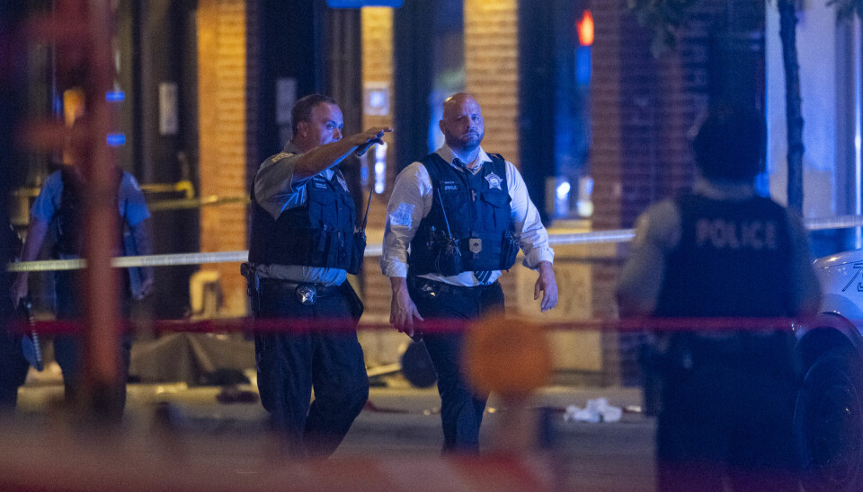 Politiet utenfor nattklubben i Chicago der fire er drept og flere skadet i skyting.