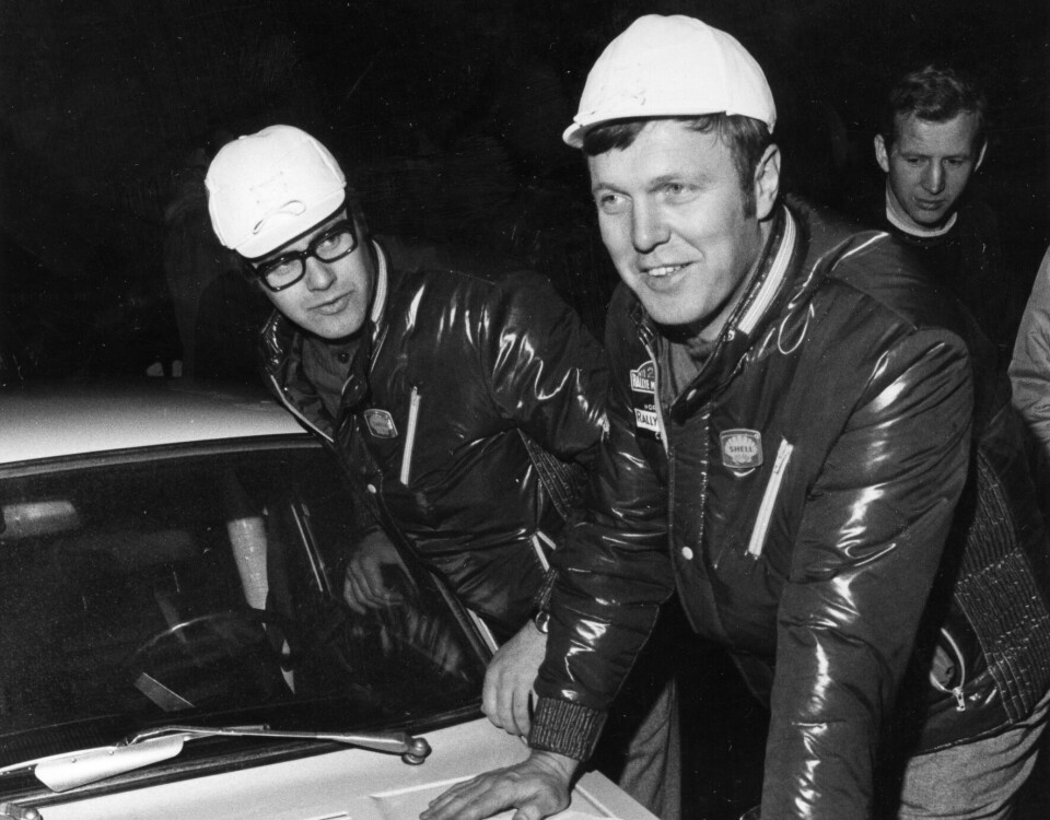 Kjell Gudim ved bilen i Rally Monte Carlo i 1971.
Foto: NTB / NTB