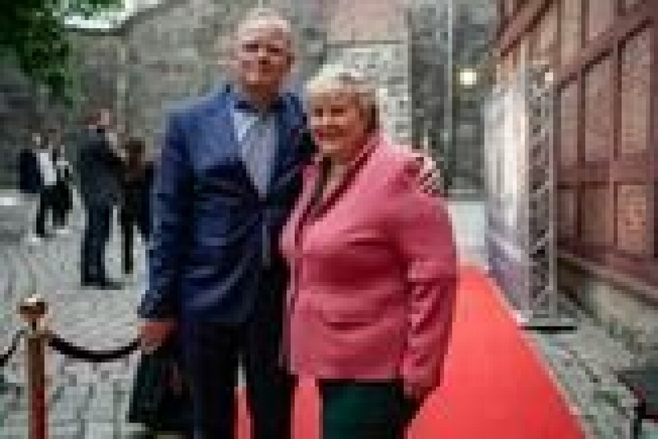 Sindre Finnes sier han er svært lei seg for å ha satt kona Erna Solberg i denne situasjonen. Sindre Finnes sier han er svært lei seg for å ha satt kona Erna Solberg i denne situasjonen. Foto: NTB