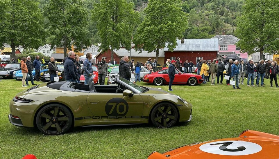 Fabrikken hadde kjørt opp den nye spesialmodellen 911 Spirit 70. En modell du ikke vil se mange av på norske veier med en prislapp på nordsiden av 3,3 millioner kroner.