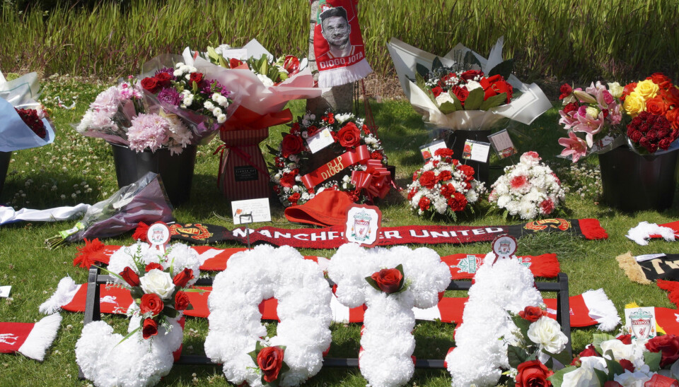 Til minne om Diogo Jota utenfor Liverpools hjemmebane torsdag etter at dødsfallet ble kjent.