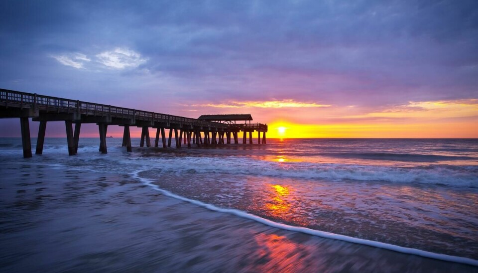 Solnedgang over Tybee Beach i Georgia.