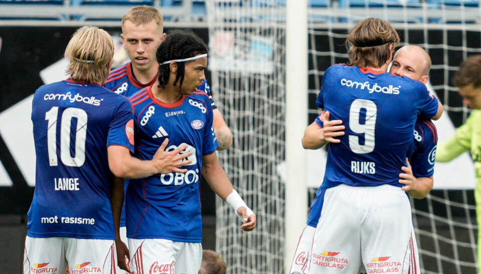 Vålerenga feirer scoringen til Petter Strand.