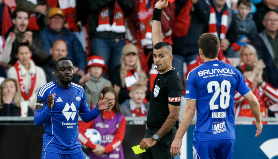 Caleb Zady Sery fikk rødt kort av dommer Rohit Saggi i kampen mot Tromsø.