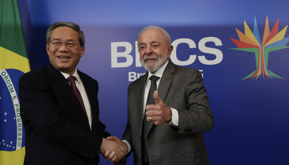 Brasils president Lula da Silva (t.h.) tar imot Kinas statsminister Li Qiang i forkant av Brics-toppmøtet i Rio de Janeiro.