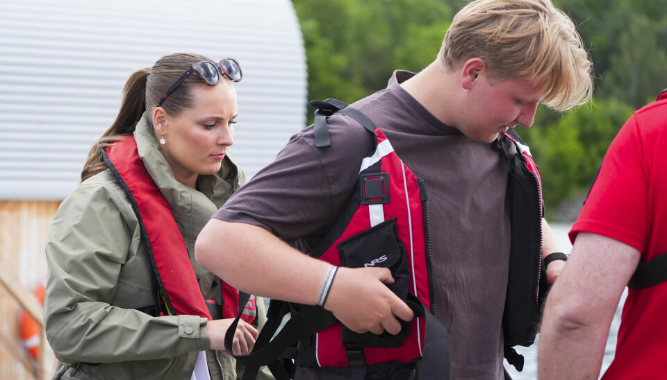 Prinsesse Ingrid Alexandra og Prins Sverre Magnus tok på seg redningsvest da de 19. juni åpnet sommerberedskapen til Røde Kors på Kadettangen i Bærum.