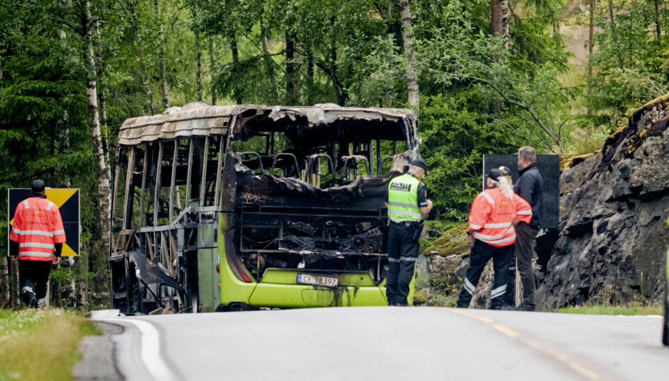 En 75 år gammel kvinne døde i bussbrannen i Nordre Follo i Akershus lørdag.
