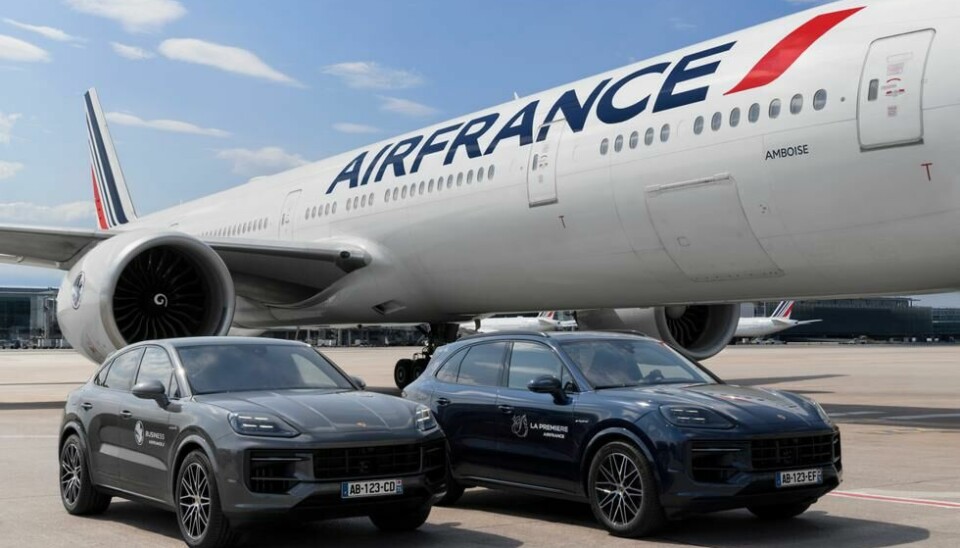 Tar du turen innom Air Frances La Première-lounge på Charles de Gaulle, blir du kjørt til flyet med en Porsche Cayenne hybridbil. ©Air France