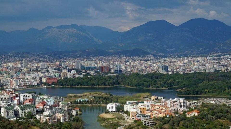 Tirana, hovedstaden i Albania. Her ble to nordmenn dømt for forsøk på hvitvasking.