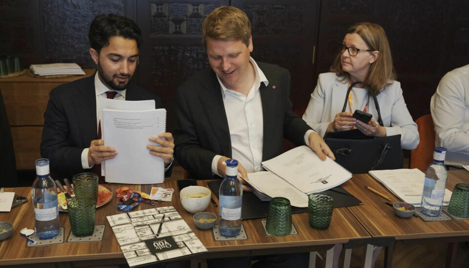 Rådgiver Jafar Haidar, Åsmund Aukrust og Norges FN-ambassadør Merete Fjeld Brattested på morgenmøte for den norske delegasjonen.