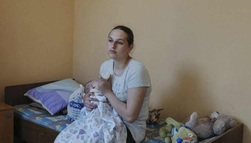 Jana mater datteren Angela. Pappaen er igjen i Vovtsjansk og kjemper som soldat.
