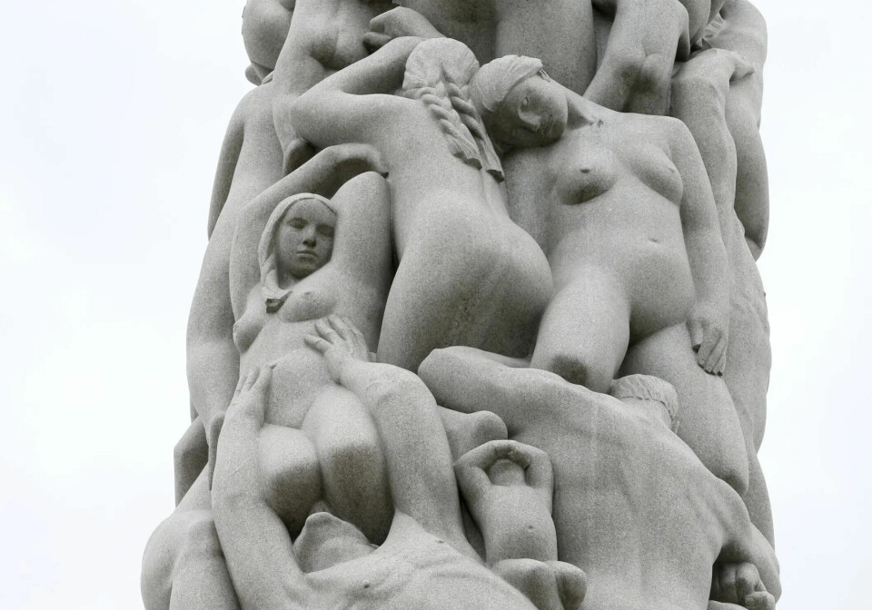 Skulpturene i Vigelandsparken i Oslo fikk Gustav Vigeland lagd av Iddefjordsgranitt fra Østfold. Denne granitten, som ligger i et belte fra det sørlige Østfold og nedover Bohuslän-kysten i Sverige, har fått ligge så godt som uforandret siden den størknet for 925 millioner år siden.