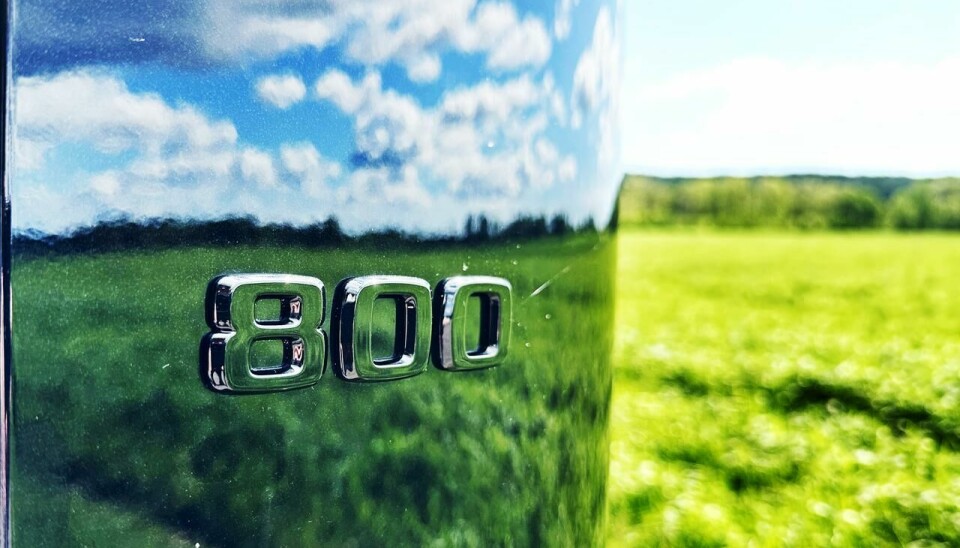 At bilen har 800 hestekrefter, er lett å forstå ved å lese dette.