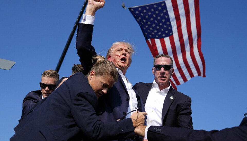 Sean Curran (til høyre) ved daværende presidentkandidat Trumps side under attentatet i Butler i Pennsylvania i juli i fjor. Curran har senere blitt forfremmet til Secret Service-leder.