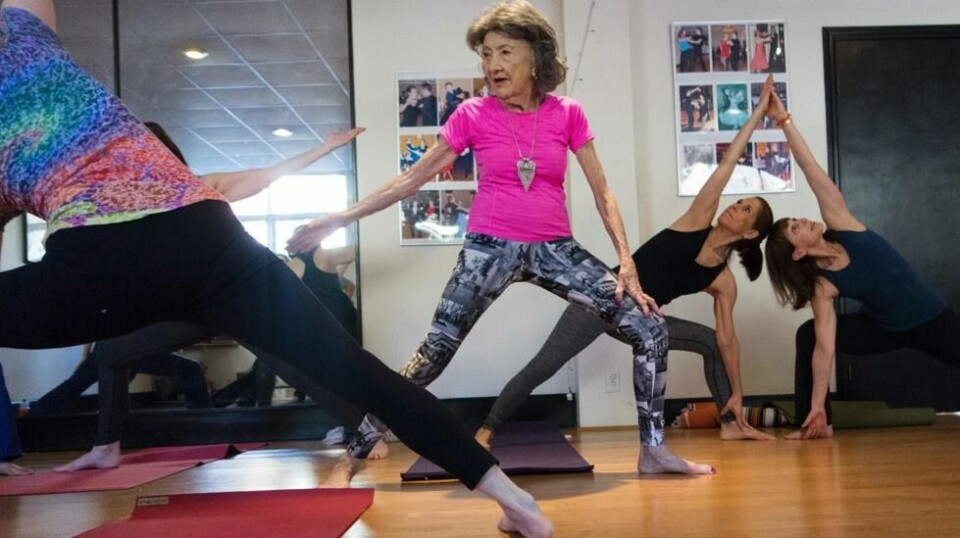 Yogalærer Tao (98) er sprekere enn de fleste jevnaldrende.