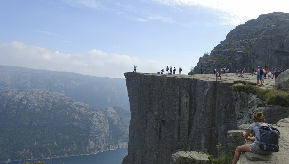Politiet har stengt Preikestolen på grunn av en hendelse.