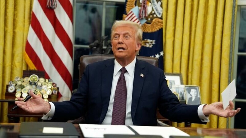 President Donald Trump hevder han har opphevet benådninger gitt av Joe Biden.