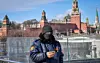 Sikkerhetspersonell ved Zaryadye-parken foran Kreml i Moskva 19. mars. NTB Scanpix/AFP.