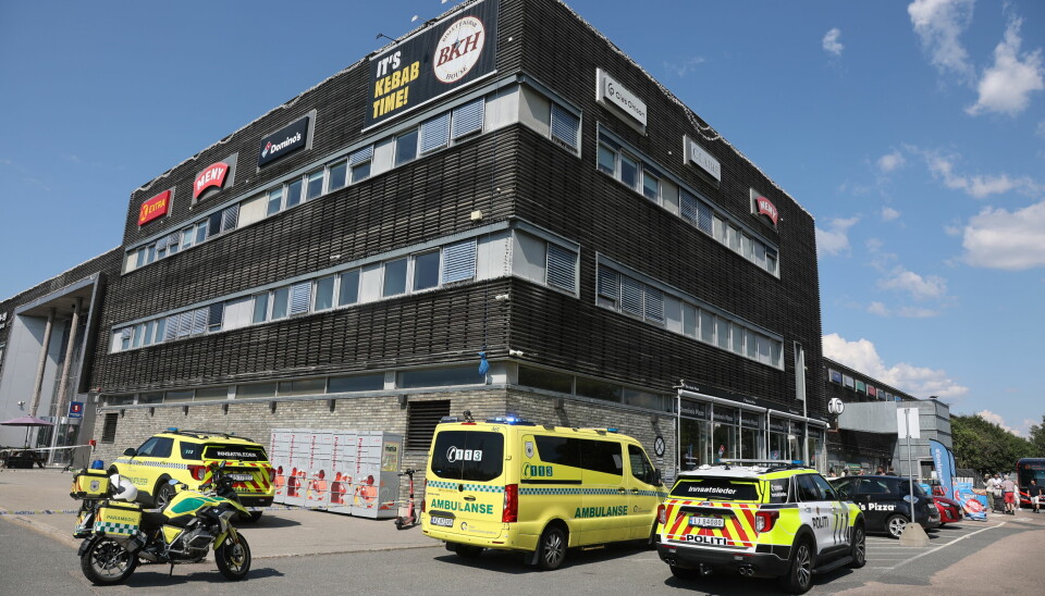 Tveita senter er stengt mens politiet driver åstedsarbeid. Det er ikke meldt om skadede foreløpig.