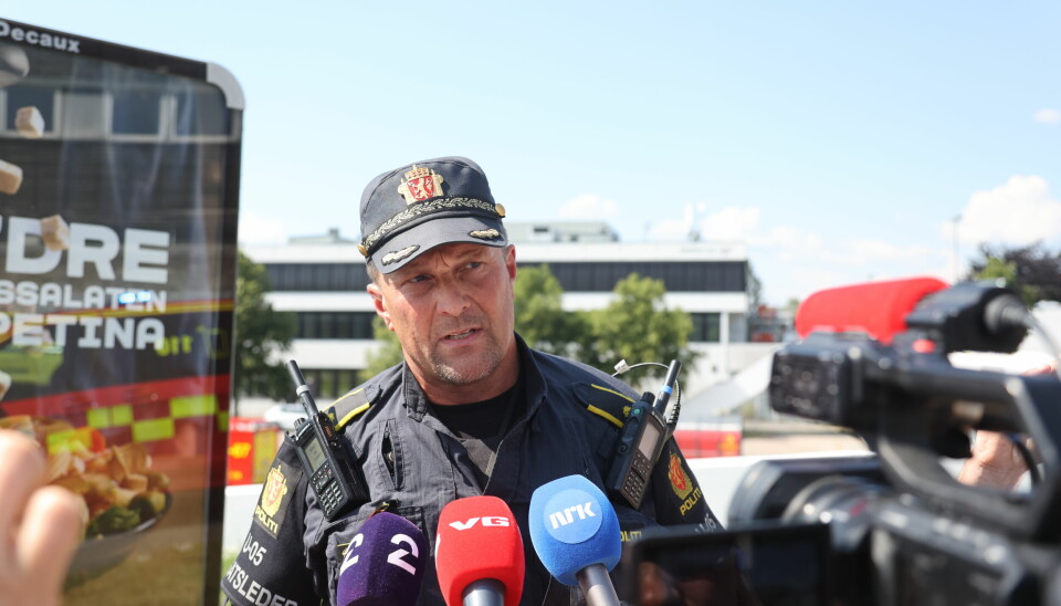 Politiets innsatsleder Arve Røtterud opplyser at de fortsatt søker etter gjerningspersoner.