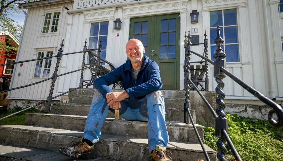 Ola Skjeseth har drevet frem et reiselivsprodukt som i dag er det største lokalt eide reiselivsanlegget i Lofoten. Her foran den nyoppussede Væreiergården.