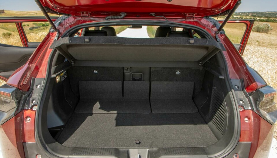 Toyota Urban Cruiser har 310 liter bagasjerom, nok til en tur på butikken, eller så mye bagasje to personer får lov å ha med inn i kabinen